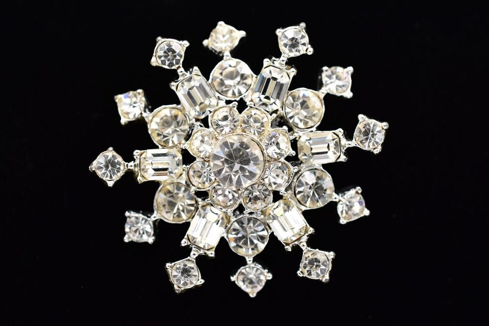 Vintage Rhinestone Snowflake Brooch Silver Tone Crystal Starburst Pin 50s BinBP